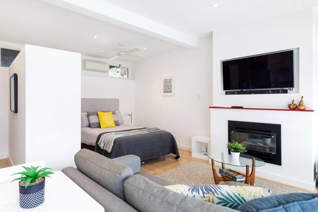 B&B Burnside - Modern Stylish Self-contained Studio Apartment - Bed and Breakfast Burnside