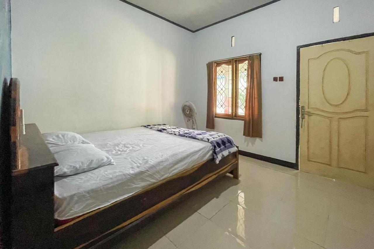 B&B Ekas - Ekas Beach Guesthouse Mitra RedDoorz - Bed and Breakfast Ekas