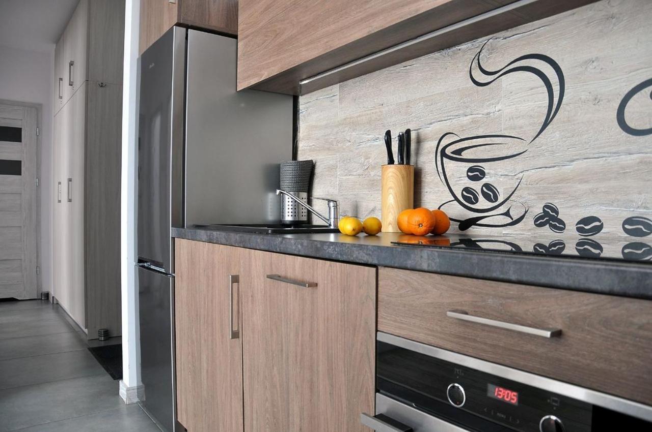 Q Apart Gold- 3 pokojowy klimatyzowany apartament przy Manufakturze z garażem Gratis, FV - Chambres d'hôtes Łódź