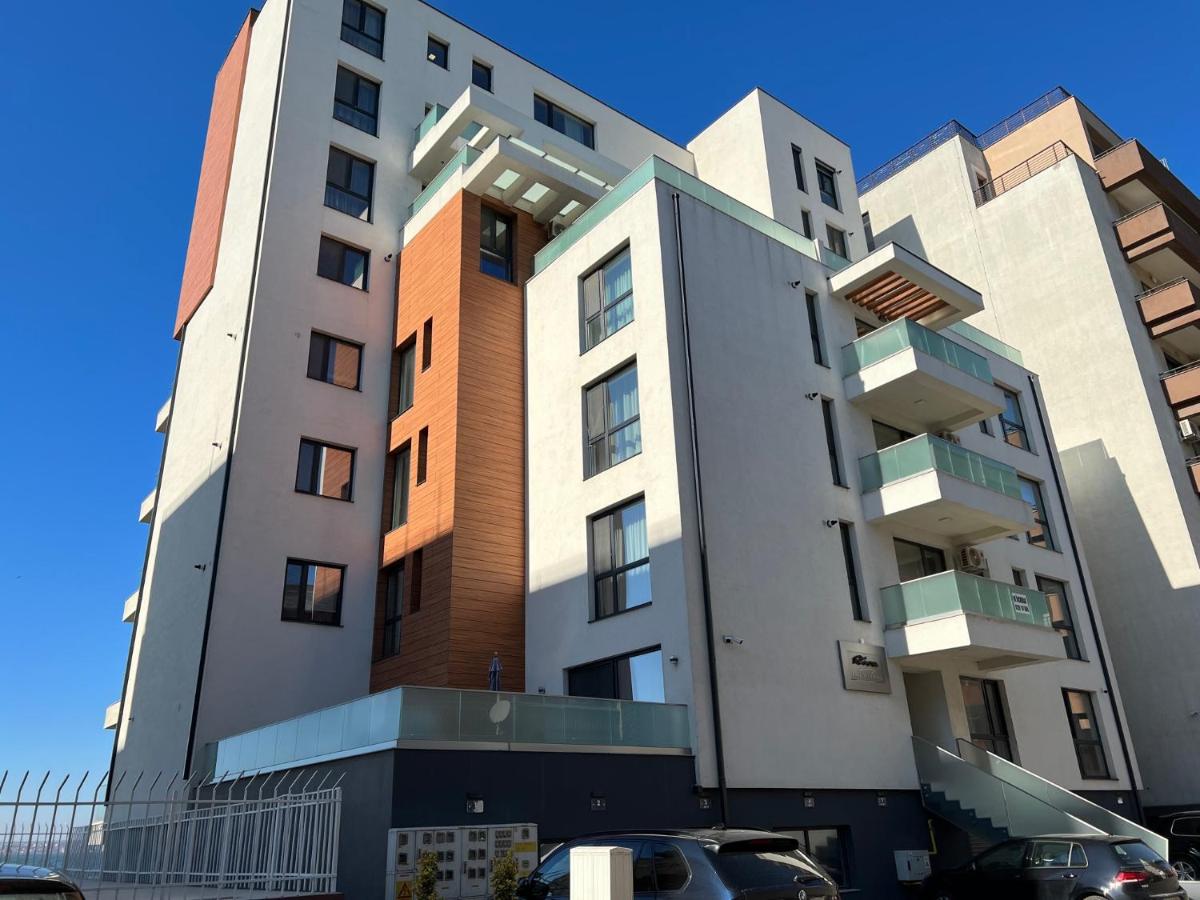 Aquarama Lake view 2BR Apart Mamaia free parking - B&B