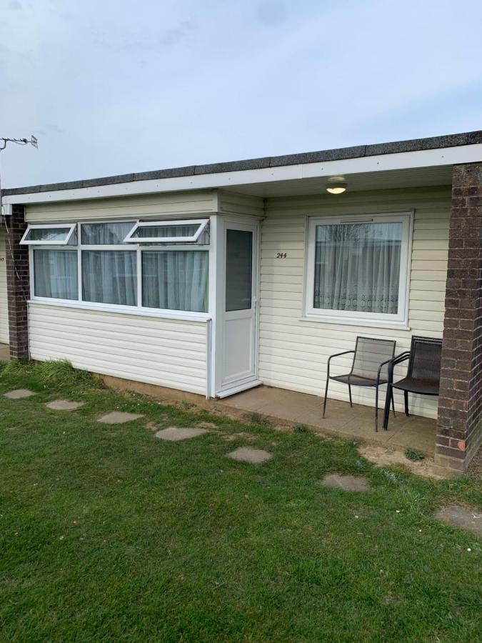 bulldog holidays 244 - Bed and Breakfast