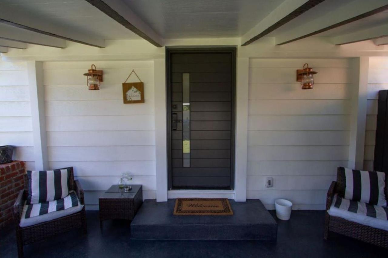 Dreamy Farmhouse in Studio City - B&B