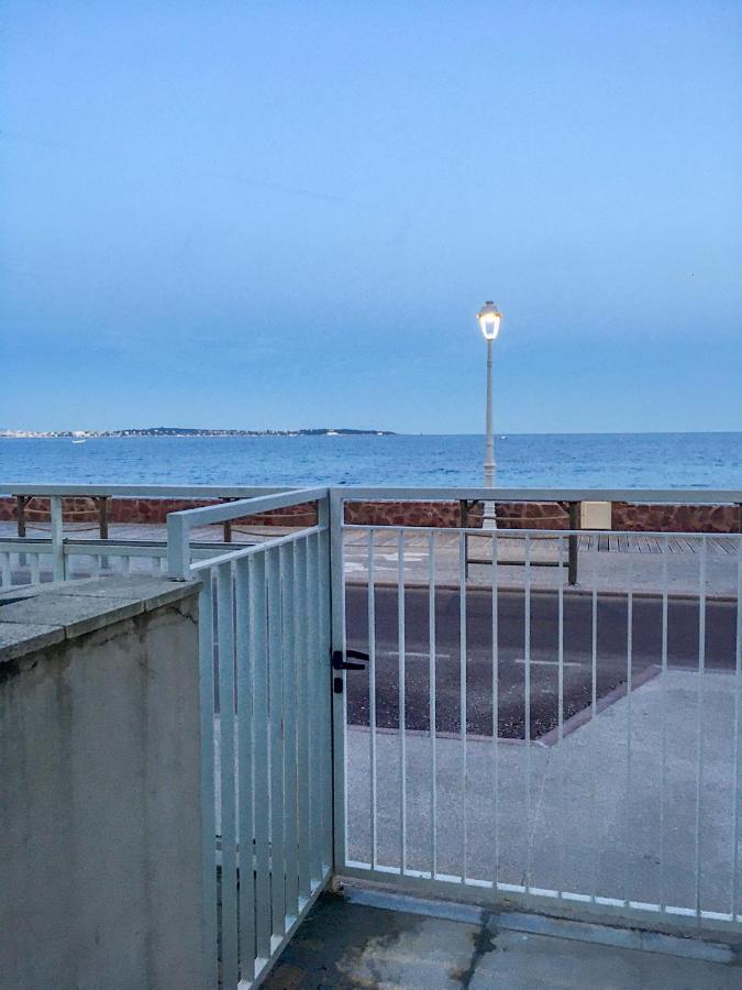 Cannes - Beachfront with private garden - Palm Beach Croisette - B&B