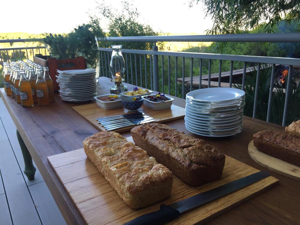 Gkhui Gkhui River Lodge - Bed and Breakfast