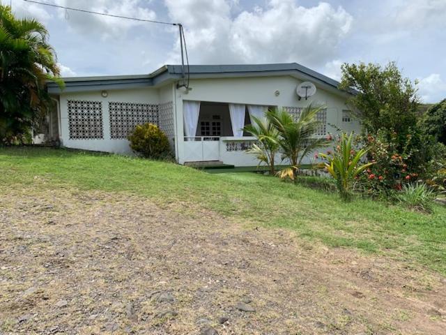 Grande villa climatisée,jardin, ideale famille, groupe amis, proche port de peche,littoral - Chambres d'hôtes Le Diamant