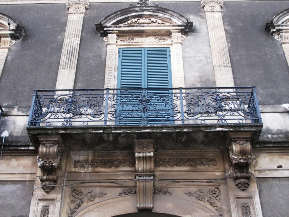Palazzo Nicotra Dimora Storica - Chambres d'hôtes Riposto