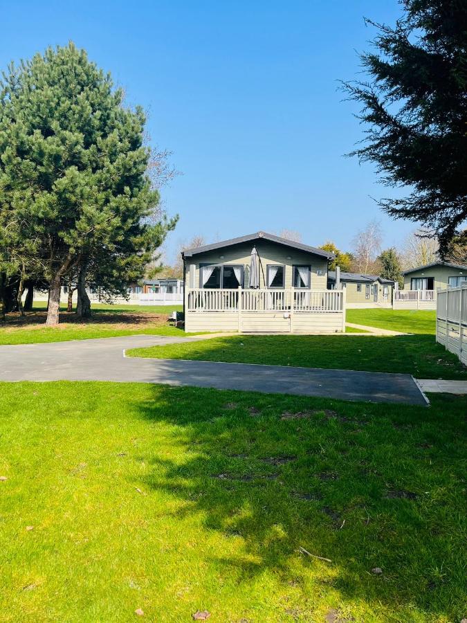 Reynards Retreat Lodge with Hot Tub - B&B