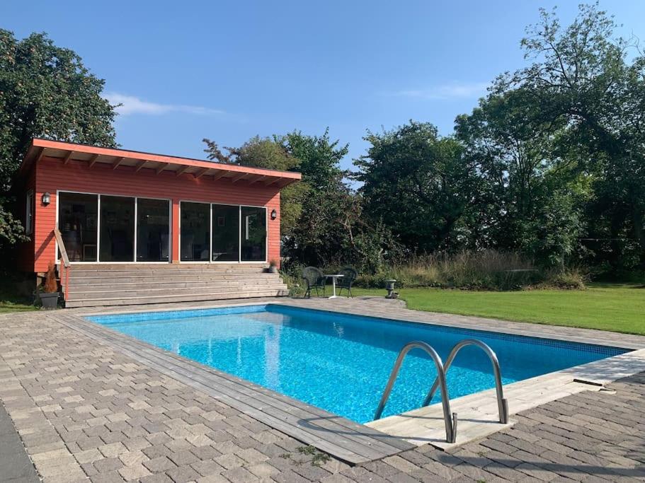 Apartment with Pool View 