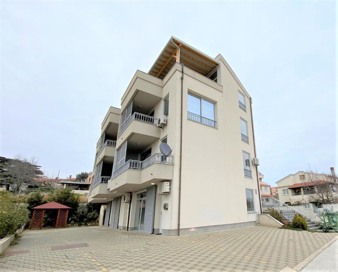 LUXUS Wohnung auf 2 Etagen 3BR! +NETFLIX +HIGH-END Ausstattung - Chambres d’hôtes Ližnjan