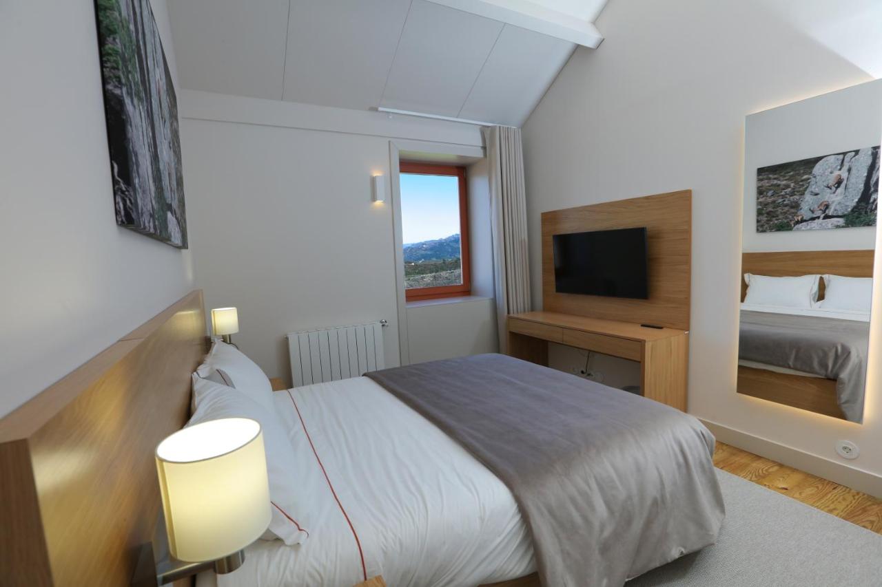 Camera Matrimoniale con Vista Montagna