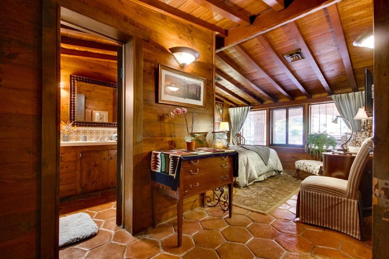 Queen Room with Garden View