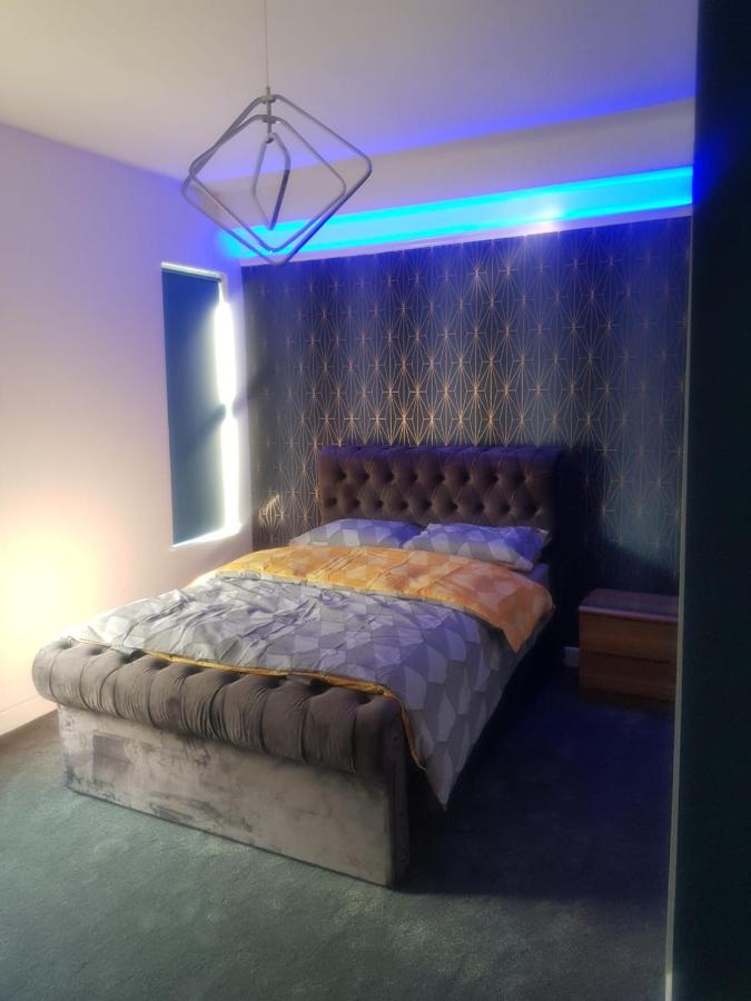Highfields Living - All Rooms Ensuite- Free Wifi- Free Local Parking - Chambres d'hôtes Sheffield
