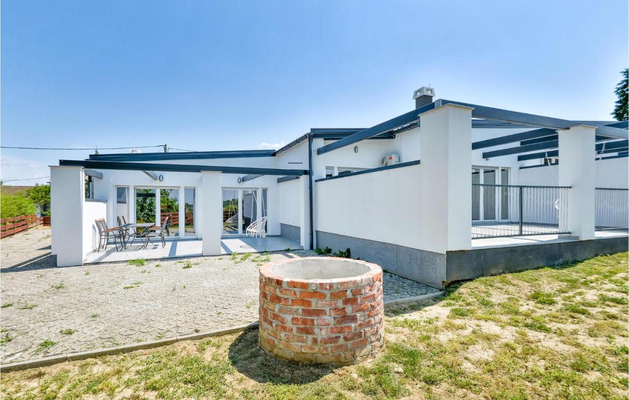 Nice Home In Varazdin Breg With Sauna - B&B