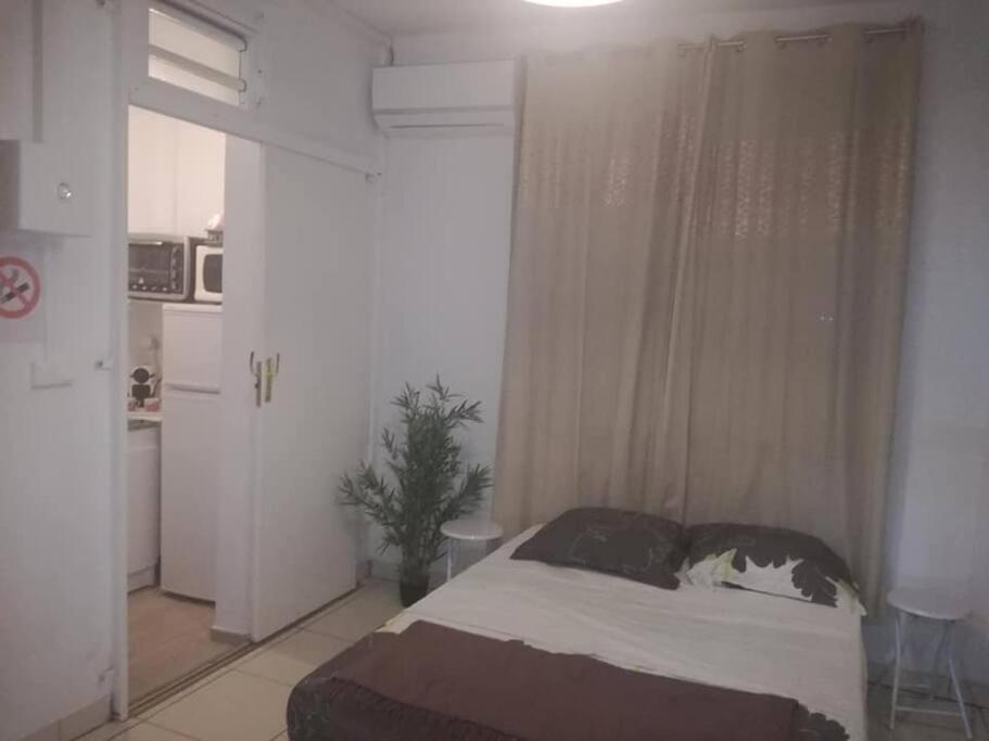 Studio meublé climatisé avec wifi à Desrochers Fort de France - B&B