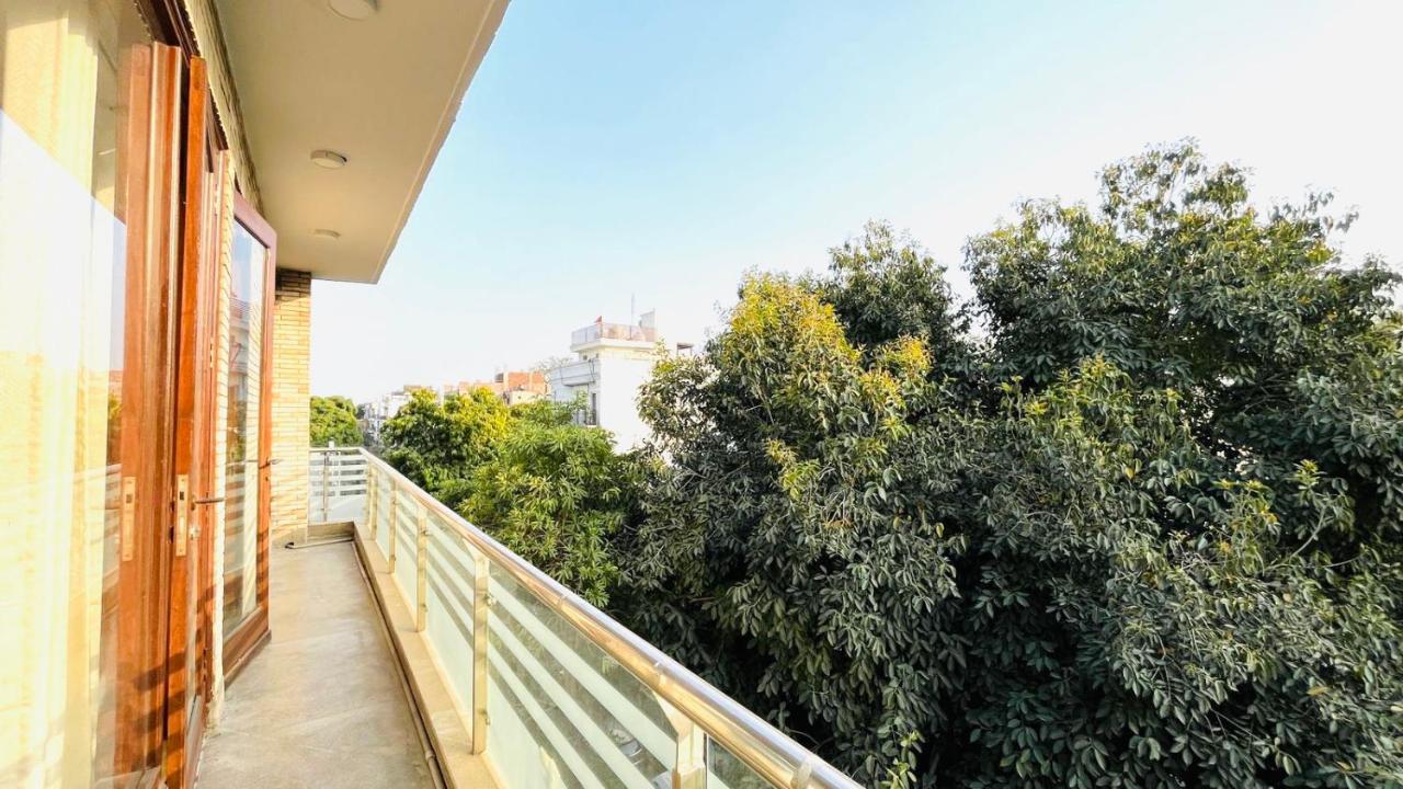 BluO 3BHK Safdarjung Enclave, Lift & Terrace Garden - B&B