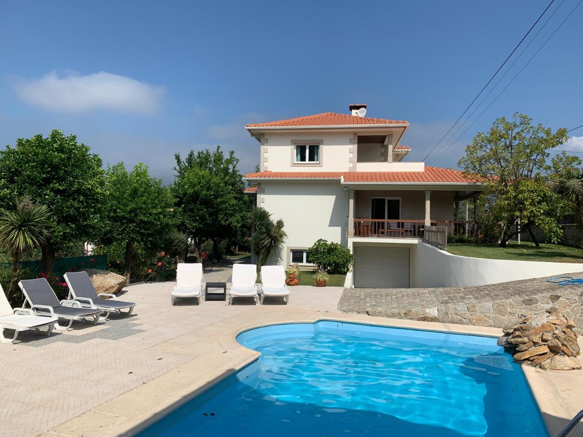 B&B Terras de Bouro - Beautiful detached villa with private pool, Fibre Wi-fi, garden, games room & BBQ - Bed and Breakfast Terras de Bouro