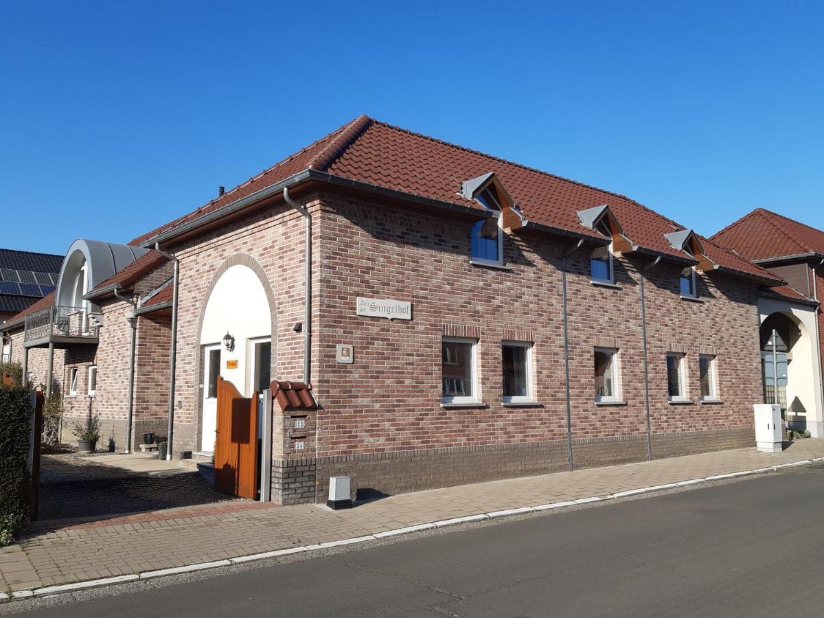 Aan het Singelhof - Mirabelle -- 4 sterren -- met sunshower en tuin - Chambres d'hôtes Saint-Trond