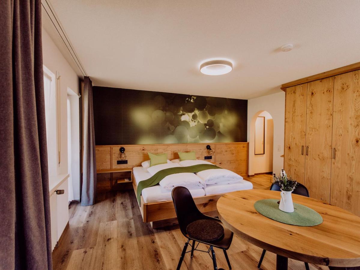 Apartment with Mountain View