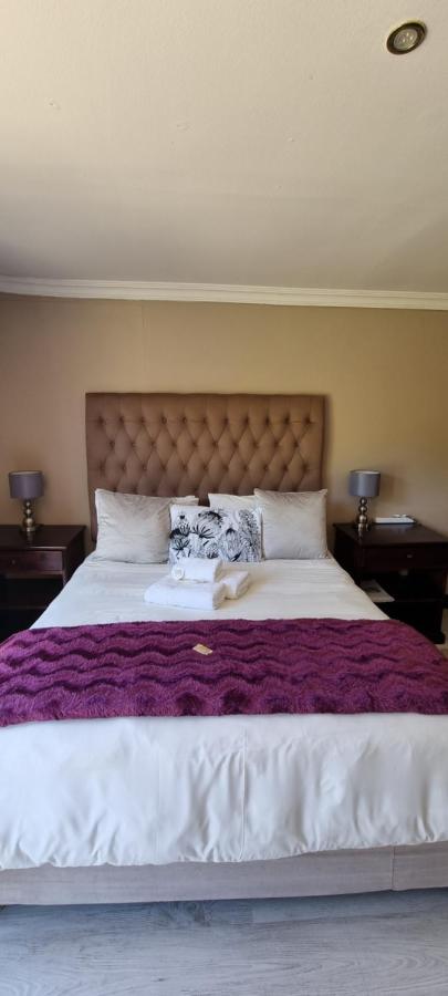 Comfort Queen Room