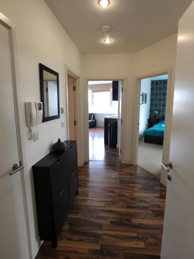 Luxury 2 Bed Penthouse Apartment near station - Ferienwohnung London