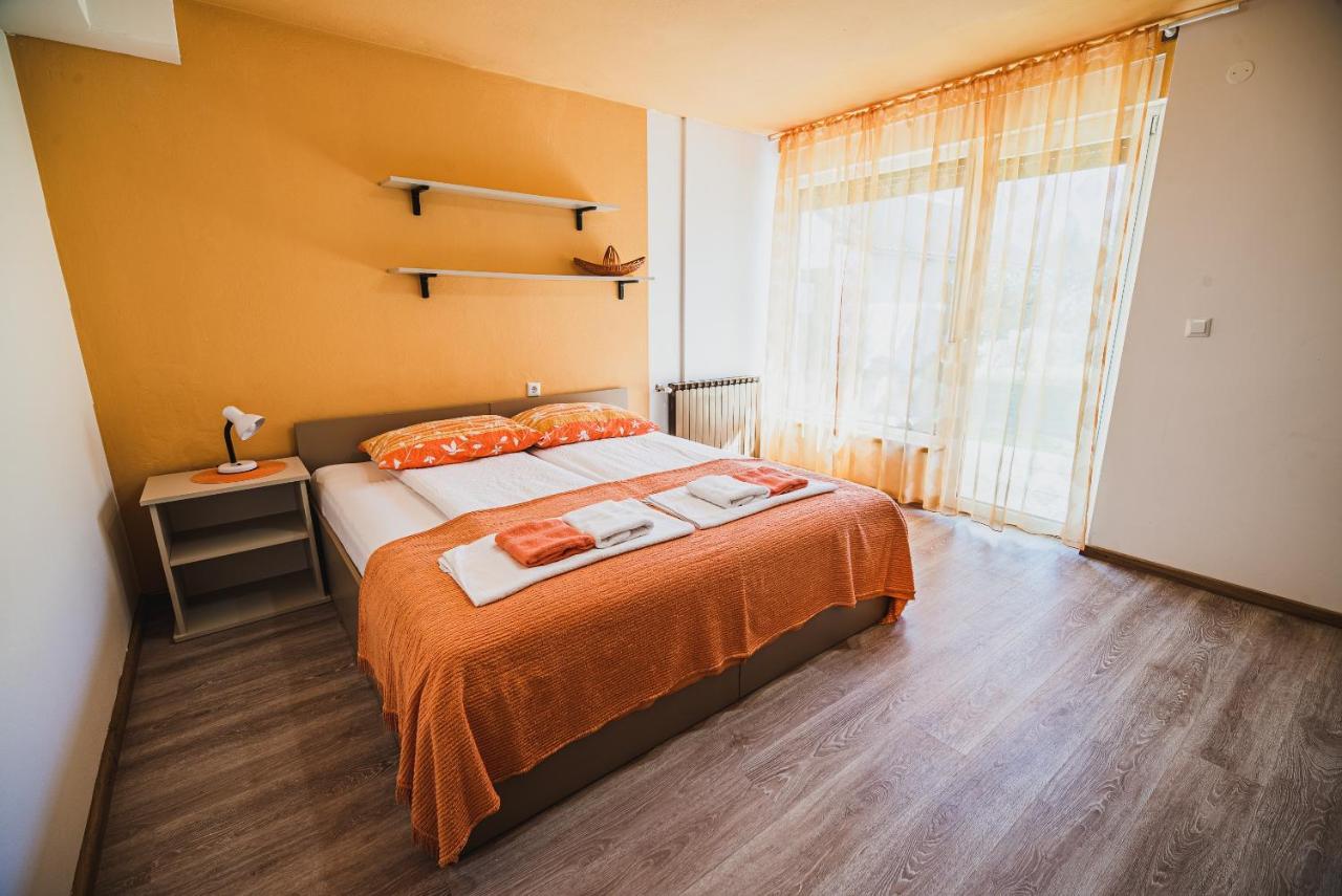 B&B Bovec - Apartma Rombon Brdo with Free Onsite Parking - Bed and Breakfast Bovec
