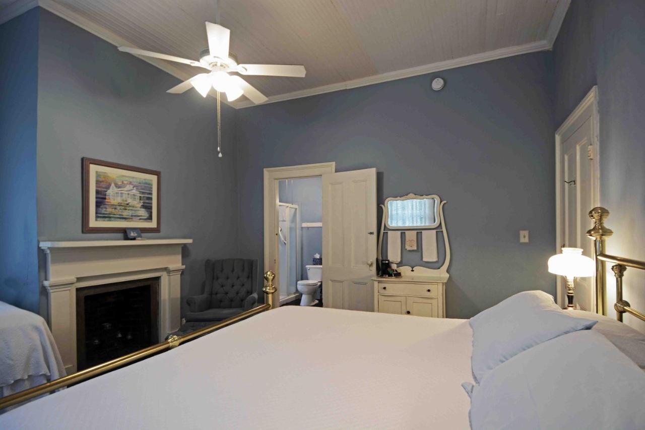 Quadruple Room with Private Bathroom