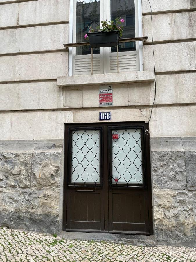 Bordeaux M1 R3 - Nice & Comfortable Double Room with Private Patio & Shared Bathroom - B&B