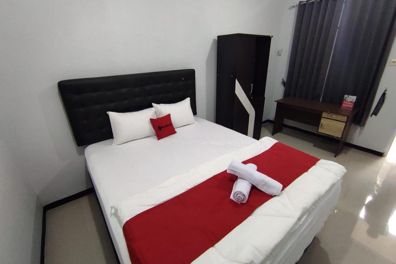 B&B Purwokerto - RedDoorz Syariah near Alun Alun Purwokerto 2 - Bed and Breakfast Purwokerto