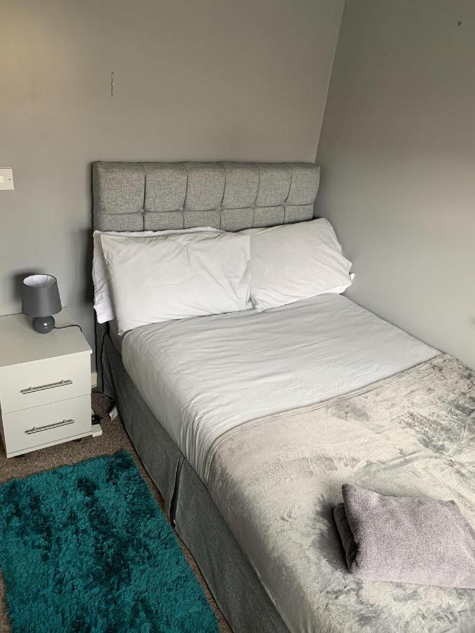 Kirkby House, 3 bedroom, sleeps up to 7 with sofa bed, holiday, corporate, contractor stays - Ferienwohnung Kirkby in Ashfield