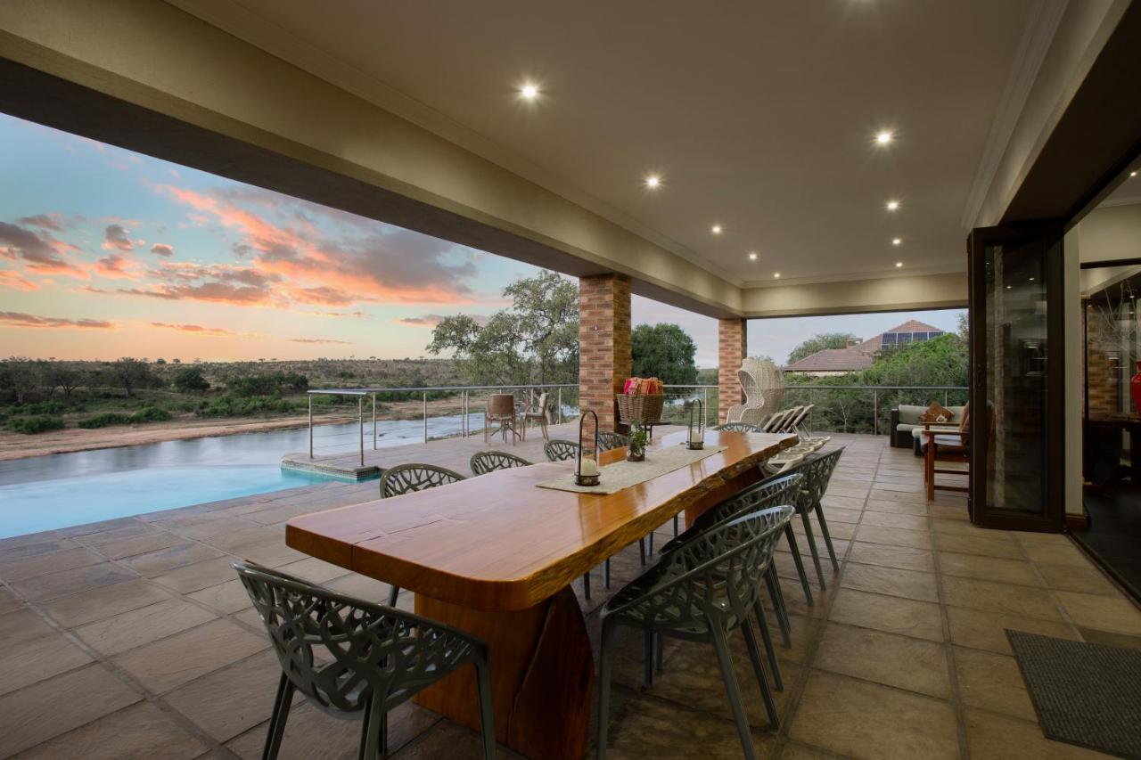 Buffalo Brooke - Mjejane Game Reserve - B&B Hectorspruit