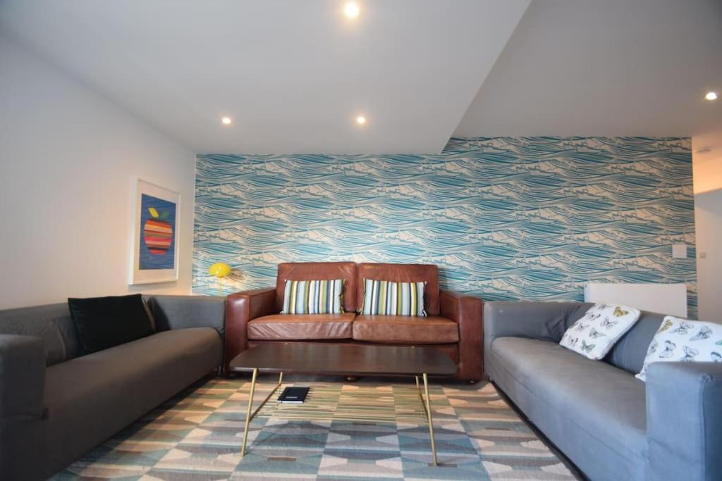Flat 1 High Tide House, Mortehoe - beautifully designed ground floor flat with sea views and garden - B&B Mortehoe