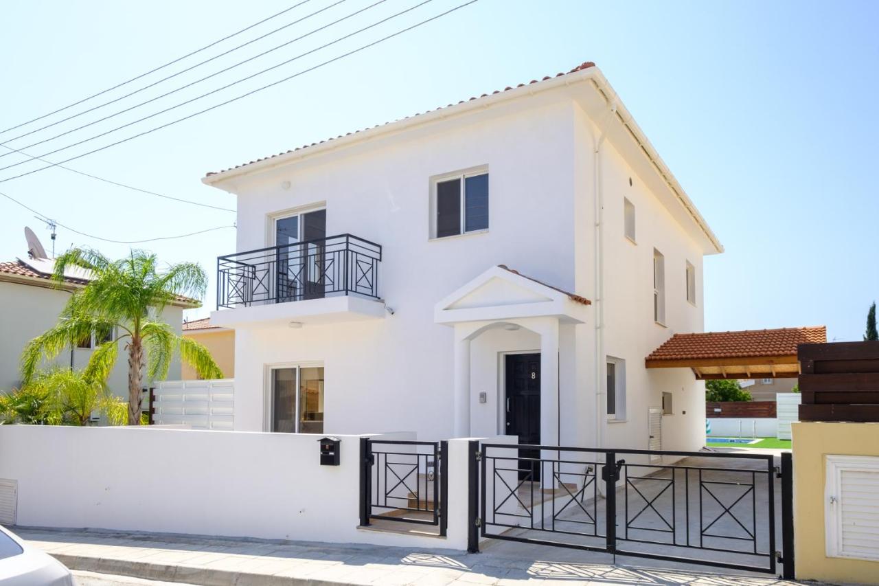 B&B Larnaca - Voroklini Villa with Pool - Bed and Breakfast Larnaca