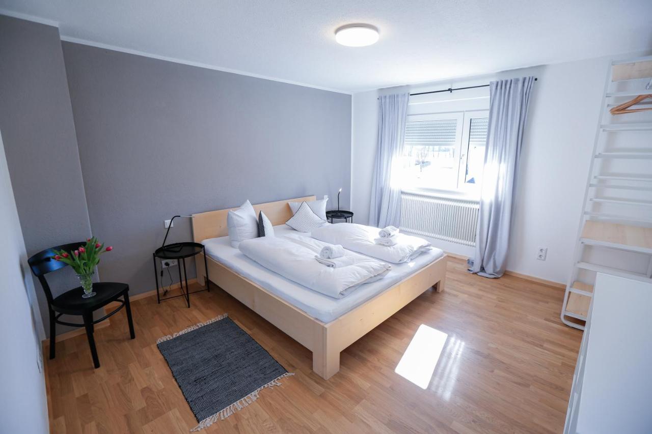 WOHNUNG OBERGESCHOSS mit 3 Schlafzimmer in ruhiger Gegend - B&B