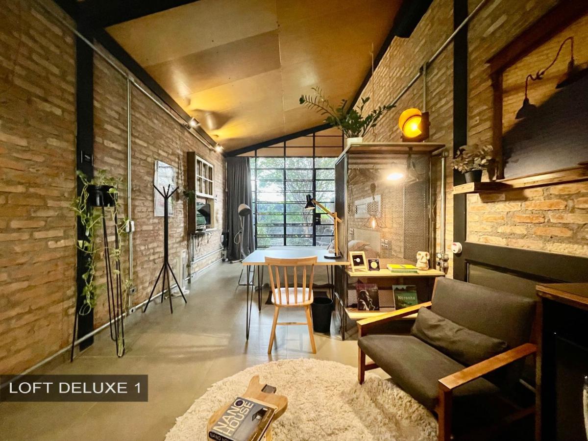 Deluxe Studio