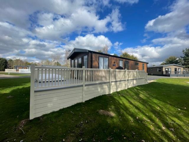 B&B York - Stone Beck Lodge with Hot Tub - Bed and Breakfast York