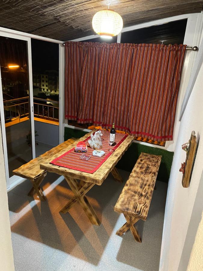 Lovely newly refurbished, 1 bedroom top floor apartment with sea views, fast WI-FI CABLE TV and Netflix - Chambres d'hôtes Ribeira Brava