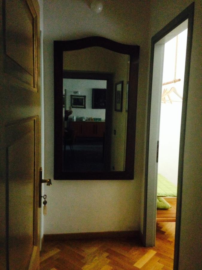 Doppel- oder Zweibettzimmer - Straßenblick