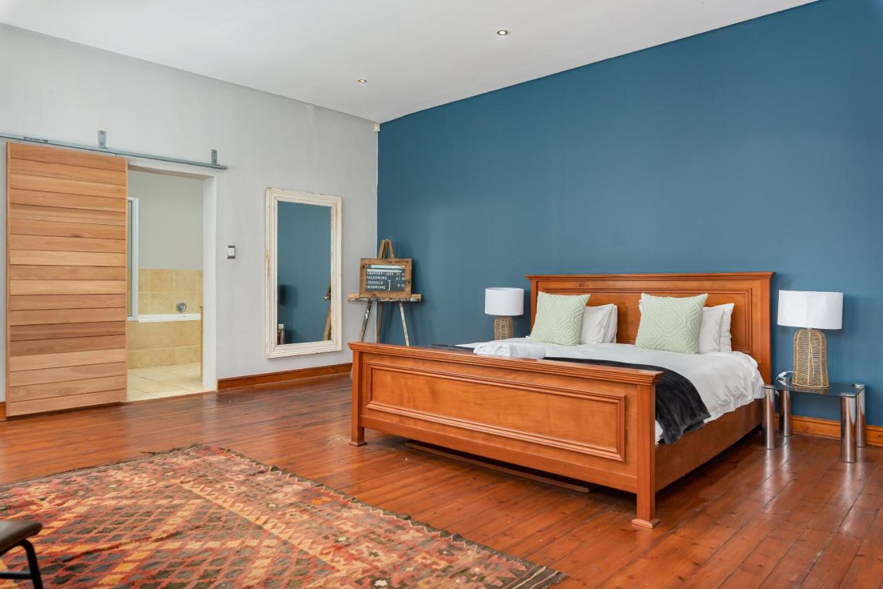 Inner City New York Style Loft, Pool Table - Bed and Breakfast Kaapstad