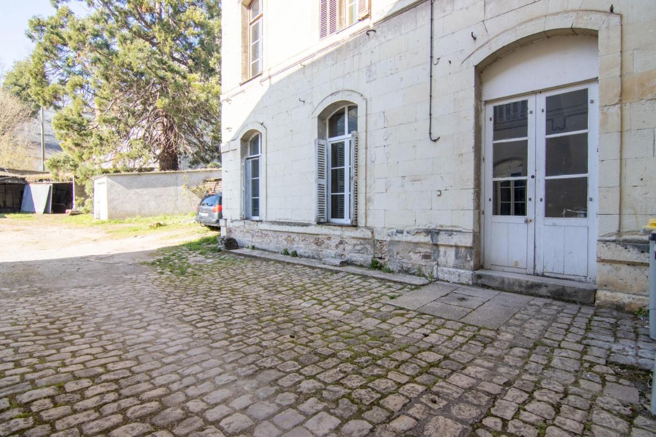 Apt Bords de Loire - RDC - Au pied du Château - B&B