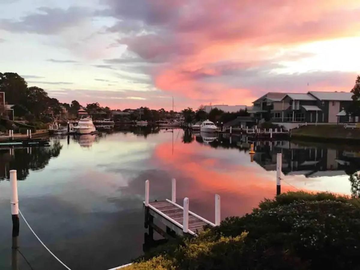 B&B Paynesville - The View - Captains Cove Waterfront Resort - Bed and Breakfast Paynesville