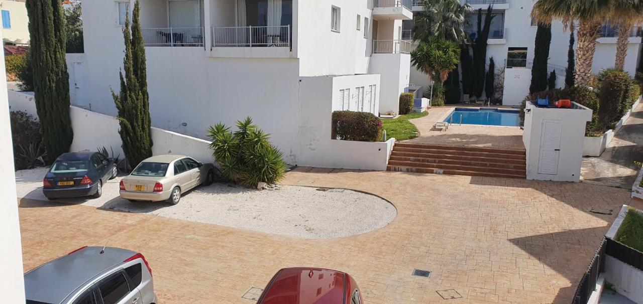 Evros Peyia & Coral Bay Seaview Apartment - Chambres d’hôtes Pégeia