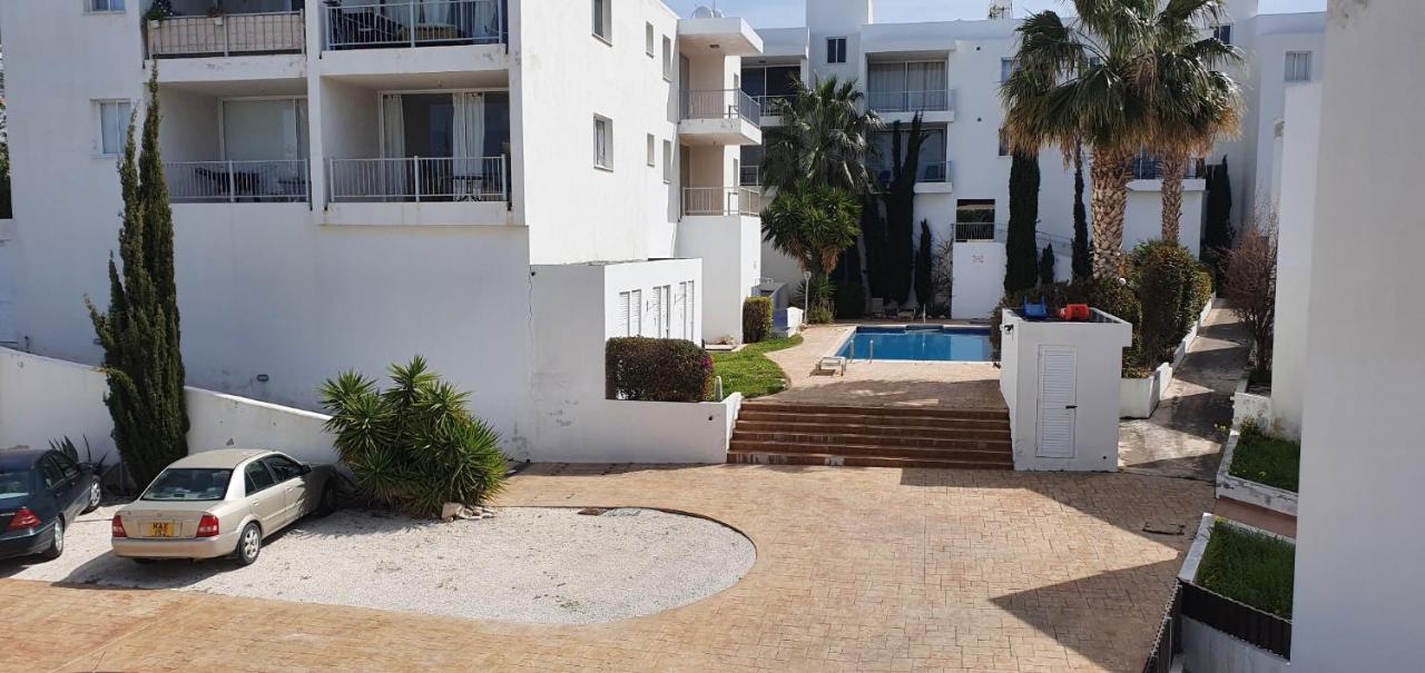 Evros Peyia & Coral Bay Seaview Apartment - Chambres d’hôtes Pégeia