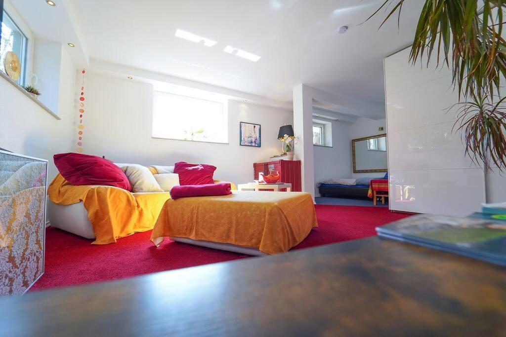 Freundliche Ferienwohnung (Souterrain) mit Gartenmitbenutzung im Haus Lotus - B&B Bad Urach