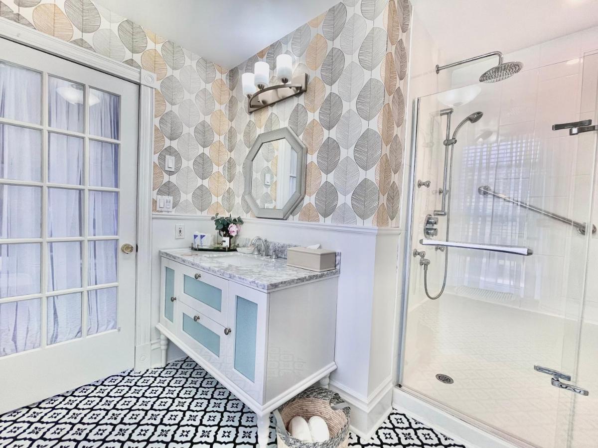 Deluxe Double Room with Shower