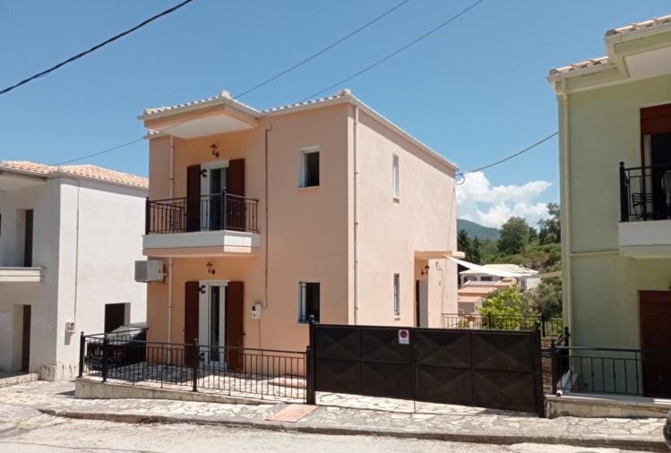 Hermes Holiday Home in the Port of Sivota - Chambres d'hôtes Sývota