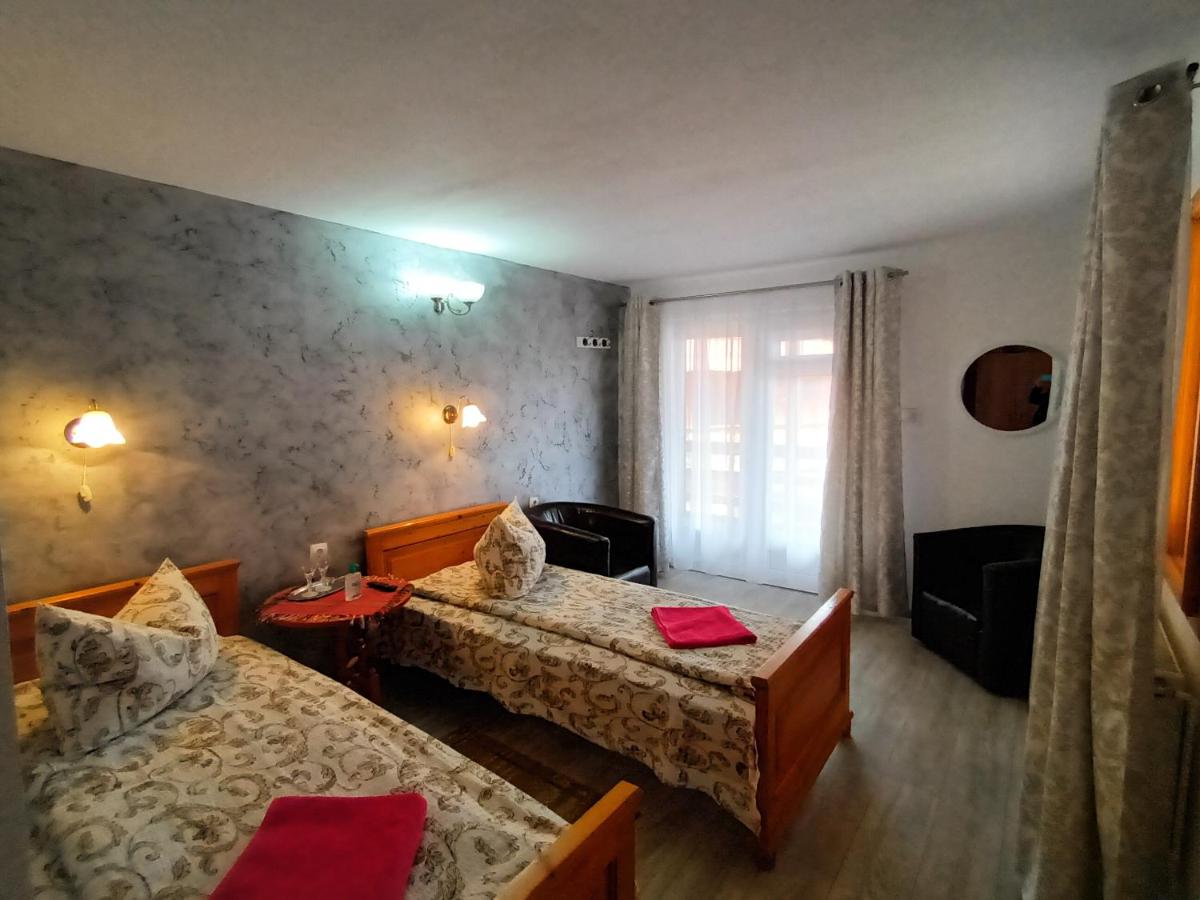 Doppel- oder Zweibettzimmer