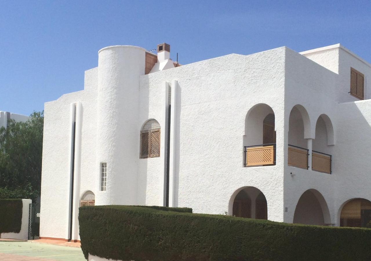Puerto de Mazarrón Large House with Roof Terrace & Sea Views-5 Guests have 3 Bedrooms & 1 to 4 Guests have 2 Bedrooms - Chambres d'hôtes El Puerto de Mazarrón