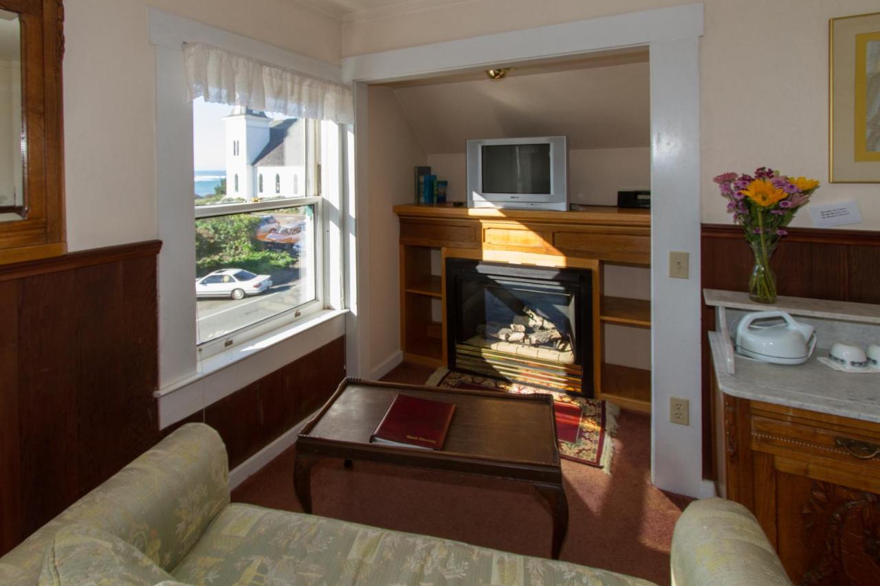 Queen Room with Sea View - Not Pet Friendly