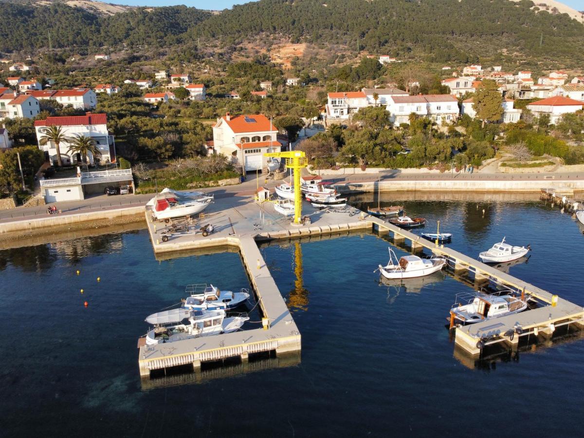 Apartments and boat rental Petra Španjol - crane and moorings - Chambres d'hôtes Banjol