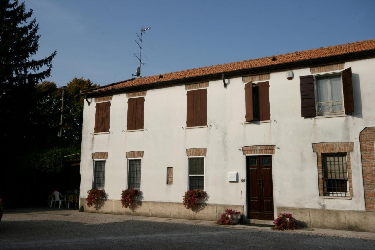 Corte Posta B&B - parcheggio e bagno in camera - ideale per Coppie, Soggiorni di lavoro, Viaggiatori interessati a arte e cultura - Chambres d'hôtes Mantoue